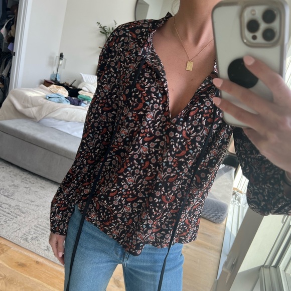 Patterned blouse size small with tie front - Picture 2 of 2